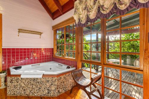 Mount Dandenong Casa | StayAU Owls Croft Picturesque Cottage Valley View