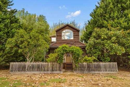 Badger Creek Casa | StayAU The Loft 1BR Rustic Picturesque Cottage