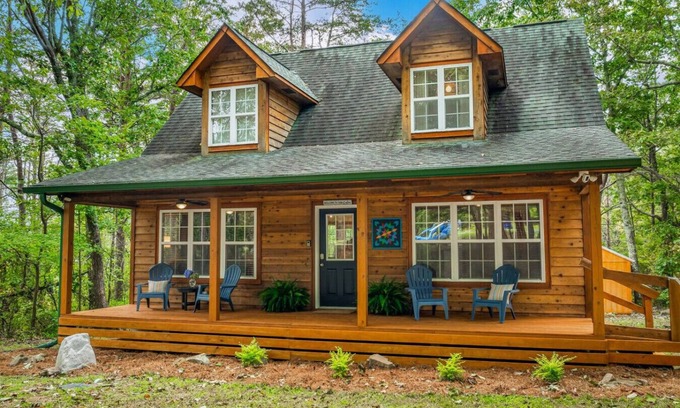 Mentone Cabina | Elkmont Retreat- Private, Hot Tub & Game Room