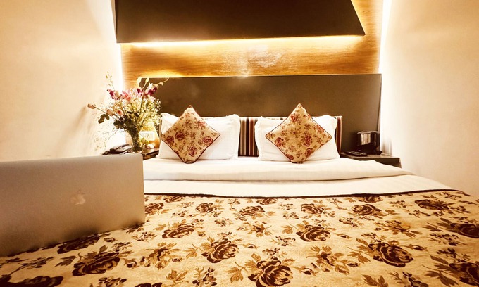 Motia Khan Casa | Staybook Hotel Jai Balaji New Delhi Railway Station