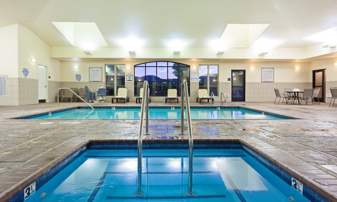 Fairfield Apartamento | Estudio accesible | Piscina climatizada al aire libre, hidromasaje + acceso al gimnasio