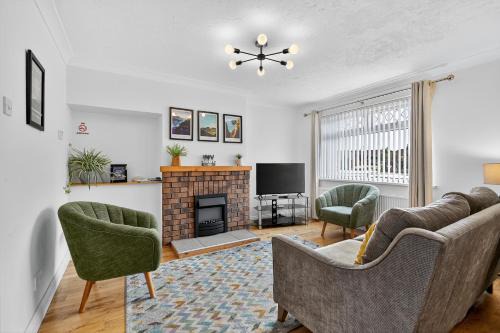Hillsborough Casa | StayByNumbers - Spacious three bed house Royal Hillsborough