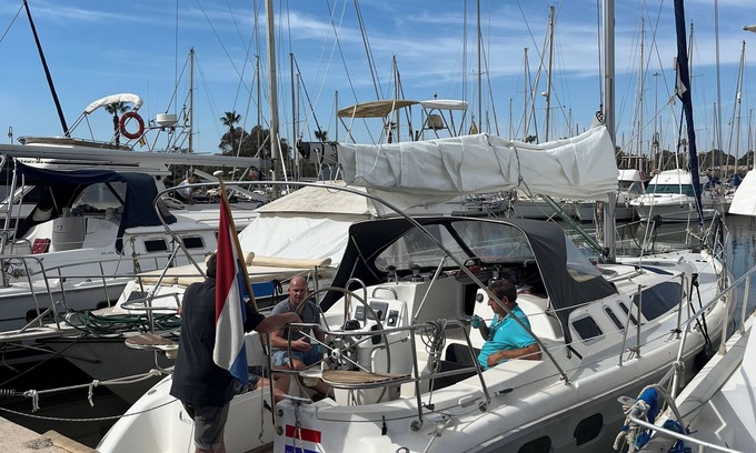 Guardamar del Segura Alquiler De Eote | Staying on a luxury sailing yacht on the Costa Blanca