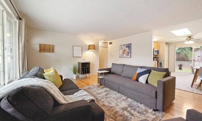 Gresham Casa | #StayinMyDistrict Gorge-Mt Hood