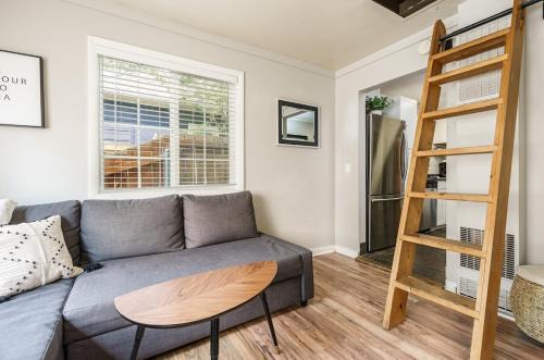 North End Casa | #StayInMyDistrict Hyde Park Bungalow
