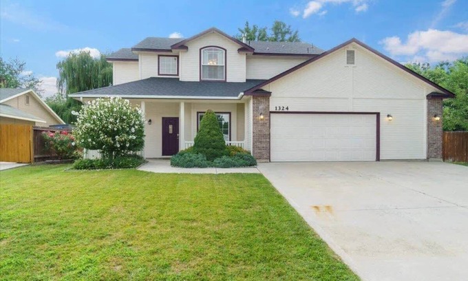 Eagle Casa | #StayInMyDistrict Spacious & Updated in Eagle