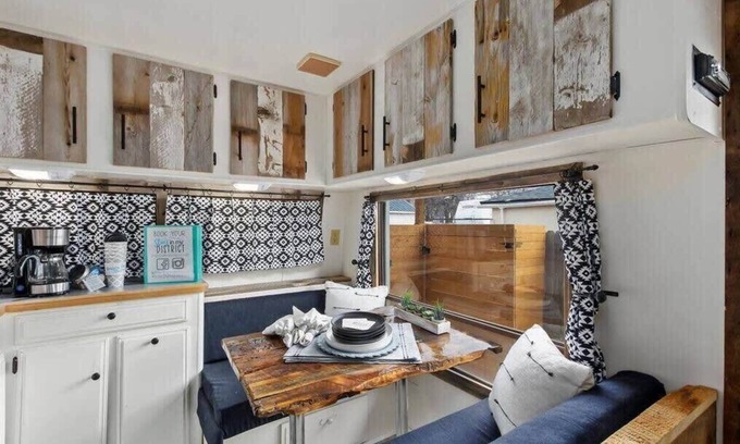 Twin Falls Apartamento | #StayinMyDistrict Twin Falls Backyard Glamper