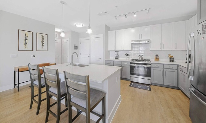 Charlotte Condominio | StaysByWalker 2BR Waverly - WiFi/King Beds/Gym