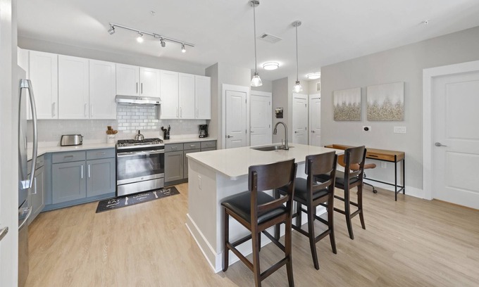 Charlotte Condominio | StaysByWalker 2BR Waverly - WiFi/King Beds/Gym