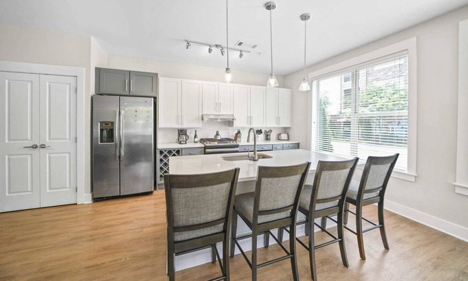 Charlotte Condominio | StaysByWalker 3BR Waverly - WiFi/King Beds/Gym ADA