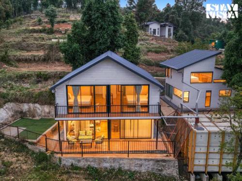 Kaul Villa | StayVista at Cujo's Haus with Heated Floor, Bonfire, WiFi, BBQ