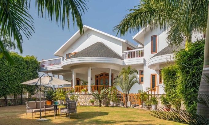 Bullawala Villa | StayVista at The Willowfield with BBQ Grill & Bonfire