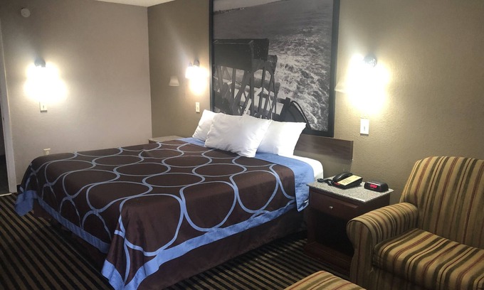 Broadmoor Hotel | Super 8 by Wyndham Baton Rouge/I-12