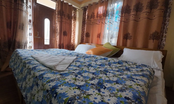 Geyzing Casa | "StayWithUs: Your Comfort, Our Priority!"