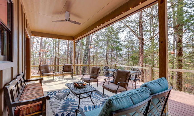 Saint Mary Casa | Ste Genevieve Home on 17 Acres, Near Wineries!