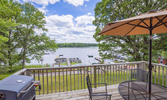 Walker Cabina | Steamboat Bay Resort Cabin 1 - Best View!