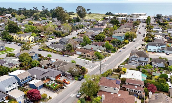 Westside Santa Cruz Casa | Steamers Lane Retreat