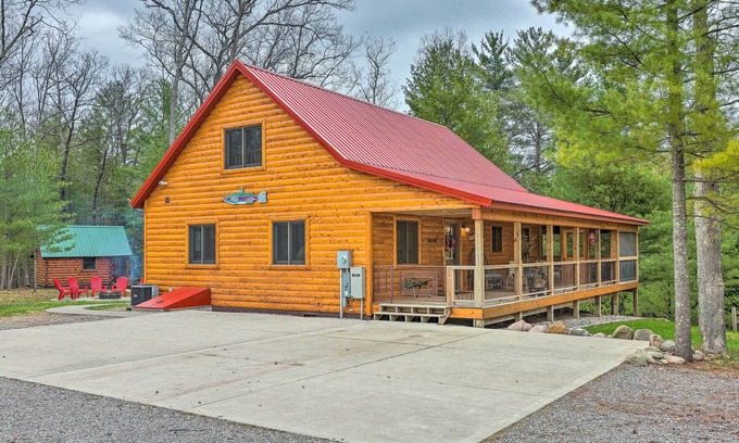 Irons Cabina | 'Steelhead Lodge' - Double J River Camp
