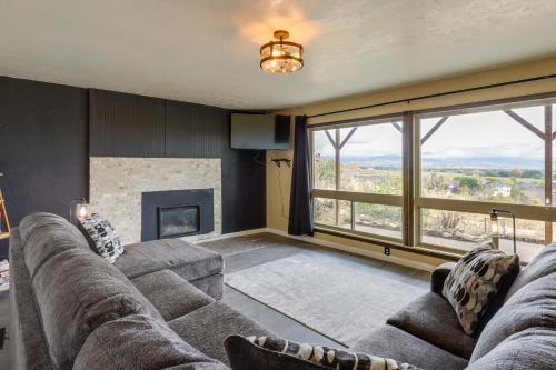 Lapoint Casa | Steinaker State Park with Fireplace Vernal Getaway!