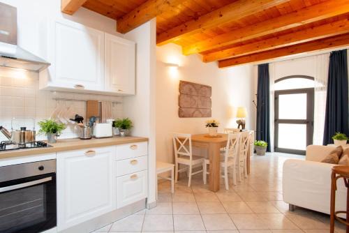 Molina Apartamento | Stella Marina 2