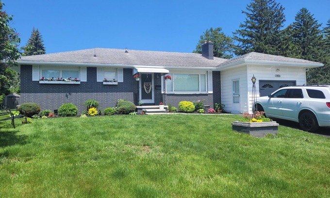 East Irondequoit Casa | Stella's Ranch: 3BR with game room, sunroom, and huge yard. Pet friendly!