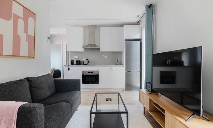 Cuatro Caminos Apartamento | Stellar Cuatro Caminos 2BR w/ Balcony, A/C & Elevator, by Blueground