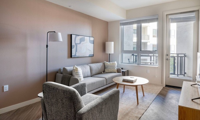 Southwest Berkeley Apartamento | Stellar Emeryville 1BR w/ Spin Studio & A/C, nr Mall, by Blueground