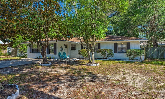 Wright Casa | Stellar Fort Walton Retreat ~ 2 Mi to Beach!