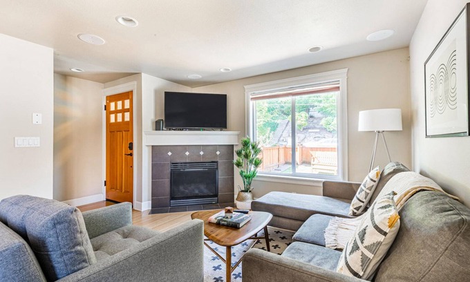 Magnolia Casa | Stellar Interbay 3BR Townhome w/ Balcony, nr Restaurants, by Blueground