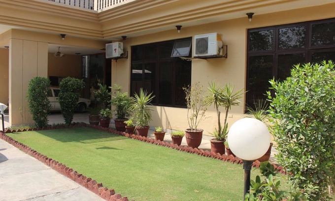 Lahore Casa | Step Inn Guest House