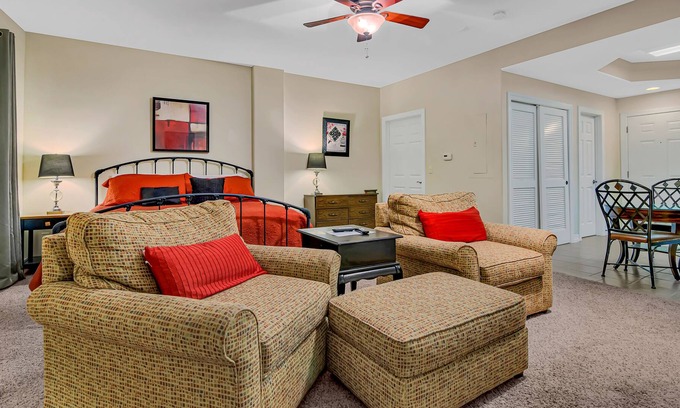 Blue Eye Condominio | Step Inside! You Will Find Tranquility and Refuge at this Cozy Studio Condo!