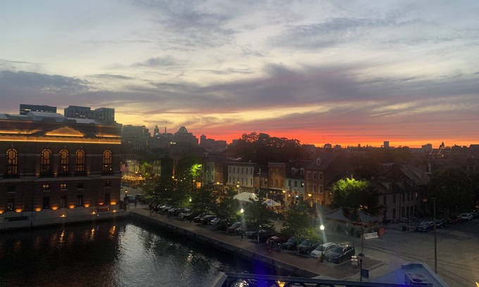 Baltimore Casa | Step into History: Charming Fells Point Retreat
