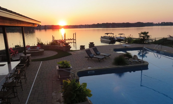 Lake Murray of Richland Casa | ¡Salga a las grandes vistas del agua en The Sunrise Resort!