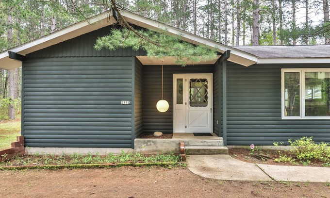 Sayner Casa | Stepaway Vacation Rentals- Conifer Cabin