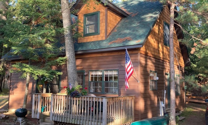 Sayner Cabaña | Stepaway Vacation Rentals- Bowman's Pine Hollow