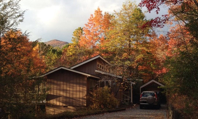 Hiawassee Cabina | Stepp Away Mountain Laurel Cabin, cerca de Brasstown Bald; Sin caminos empinados y sin escaleras