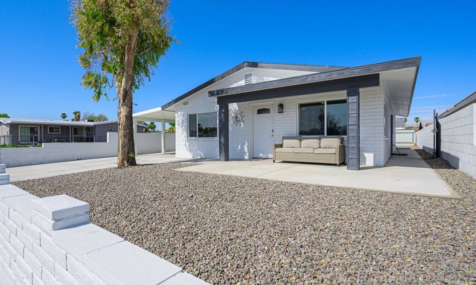 Bullhead City Casa | Stepping Stones away from the Colorado River.