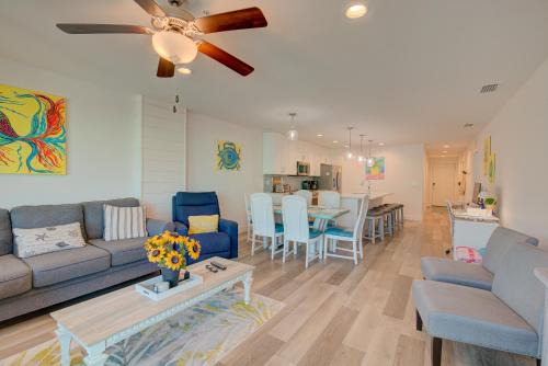 Madeira Beach Apartamento | Steps across from Madeira Beach, heated pool- Luxury 3 bedrooms, 3 full bathrooms