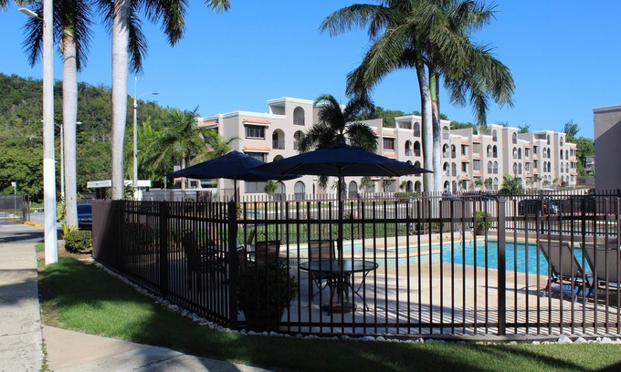 Hucares Condominio | Terraza y balcón privados, espaciosos 3 dormitorios en la bahía, playa semiprivada
