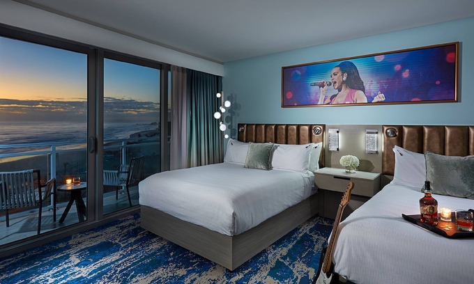 East Daytona Hotel | Steps Away from Daytona Beach! 2 Relaxing Unit w/ View | Outdoor Pool!