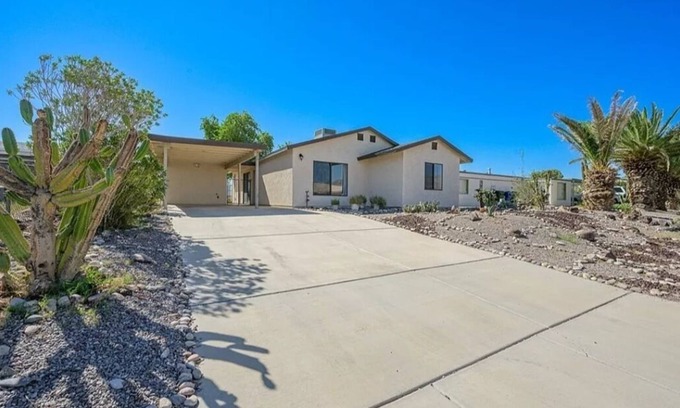 Holiday Shores Casa | Steps away from the River, very quiet neighborhood,