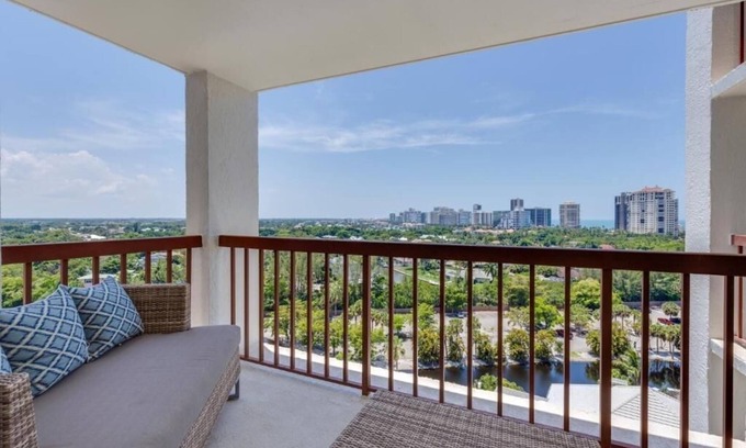 Pelican Bay Complejo | Steps Away from White Sands: Rooom w/ Breathtaking Coastal View, Pools Access