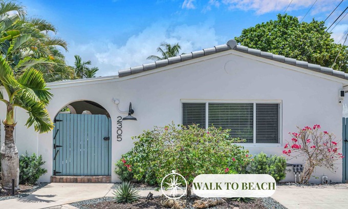 Lauderdale Beach Casa | Steps from Beach / Quaint Cottage / Hot Tub / Surf Key / H0MES
