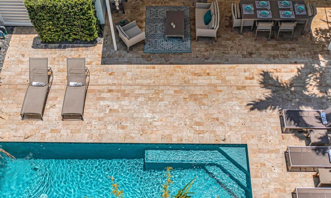 Birch Park Finger Streets Casa | Steps from Beach | Heated Pool | Gulf Stream Key | RESlDENCES