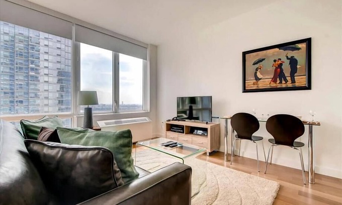 Hell's Kitchen Apartamento | Steps from Hudson River Studio BR Downtown/River | Desk + Wi-Fi