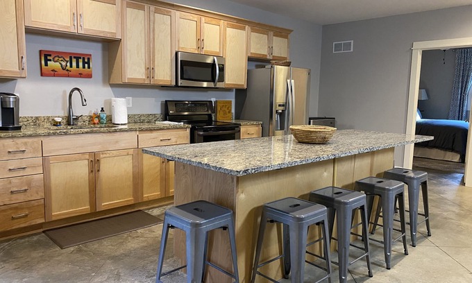 Lawrence Apartamento | Steps from KU, Private Guest Suite & Game Room
