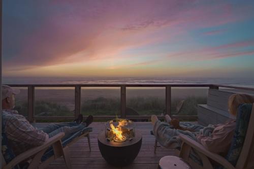 Waldport Casa | Steps From The Beach! HotTub, $1M Ocean View, Deck