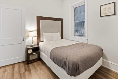 Atlantic City Apartamento | Steps from the Beach Spacious Modern 4BR 2BA Apt