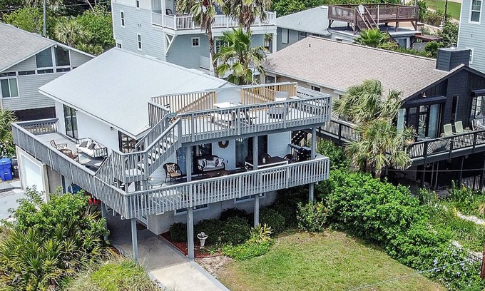 Old Town Casa | Steps from the beach with great deck space, sunrise/sunset views, WiFi & W/D