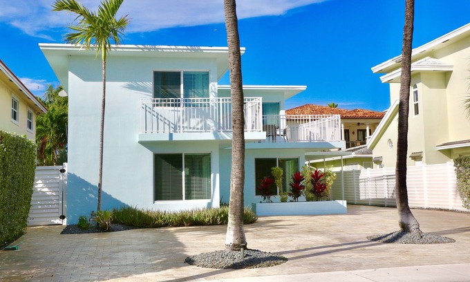 Birch Park Finger Streets Casa | ¡Solo 3 casas de la playa! Servicios de lujo! Piscina climatizada, casa de playa ideal